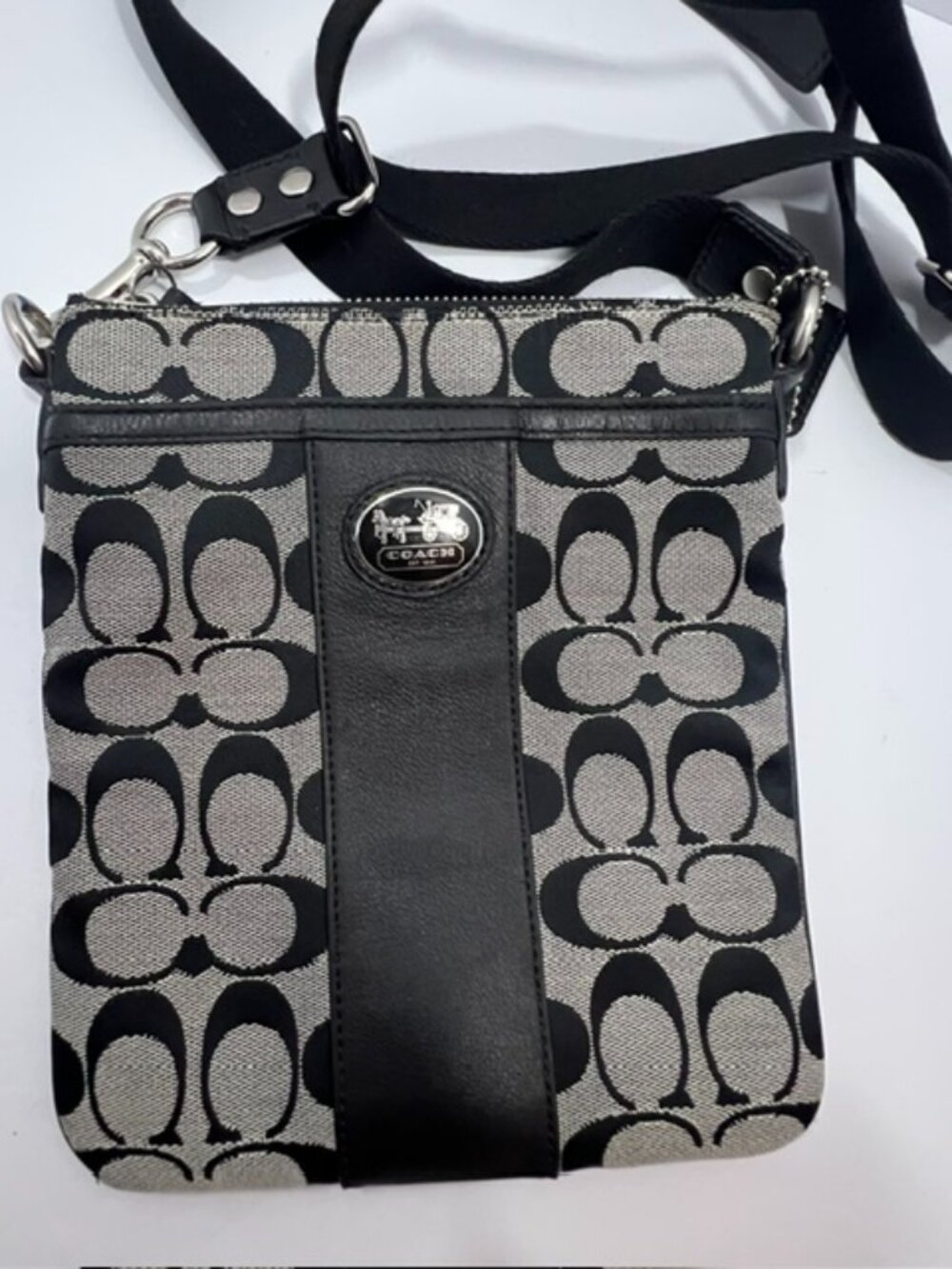 COACH SUTTON SIGNATURE SWINGPACK CROSSBODY GRAY/BLACK JACQUARD 43976 EUC